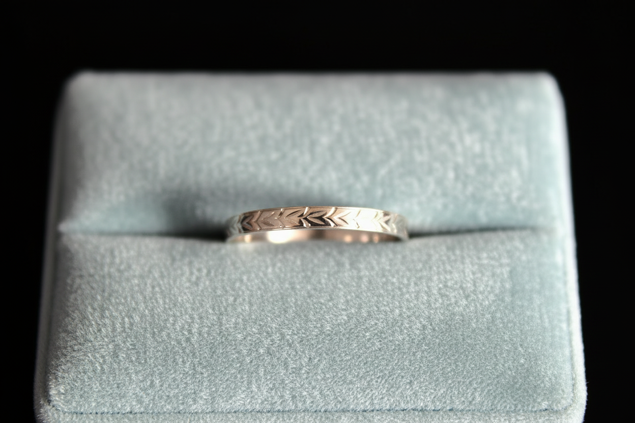 Silver scoop leaf ring with improved cushion 1